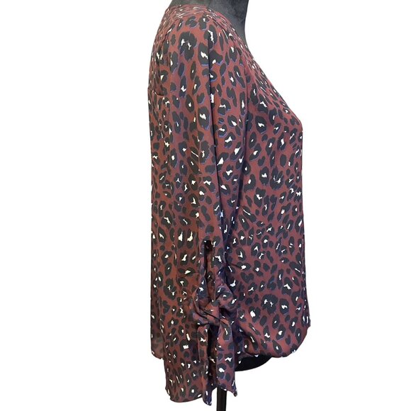 💖West Kei Women's Leopard Print V-Neck Blouse With Tie Sleeves - Picture 3 of 7